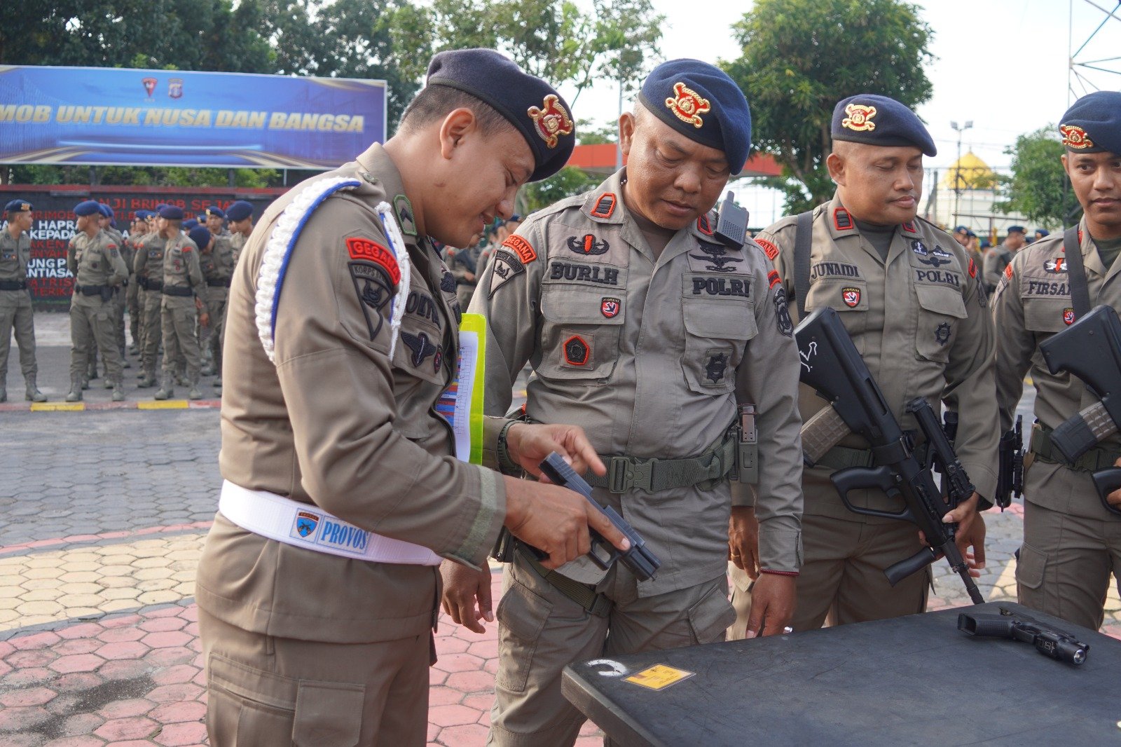 Brimob Kaltim Gelar Razia Senpi Usai Apel, Cegah Penyalahgunaan di Internal